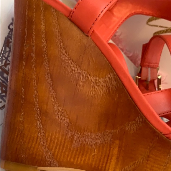 NWOT Vince Camuto wooden Wedge Heels Size 9. Coral - Picture 7 of 8